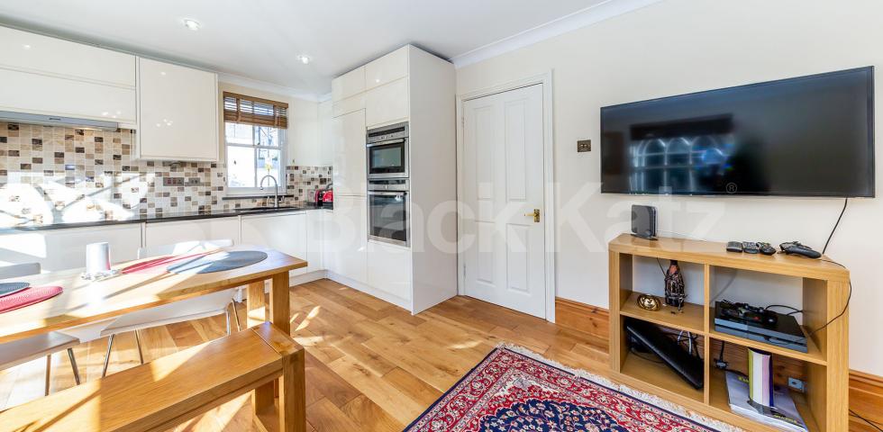 			MODERN 2 BED NEAR TUBE AND REGENTS PARK!, 2 Bedroom, 1 bath, 1 reception Flat			 Mornington Place , CAMDEN